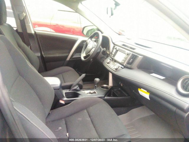 Photo 4 VIN: JTMRFREV2FD172482 - TOYOTA RAV4 