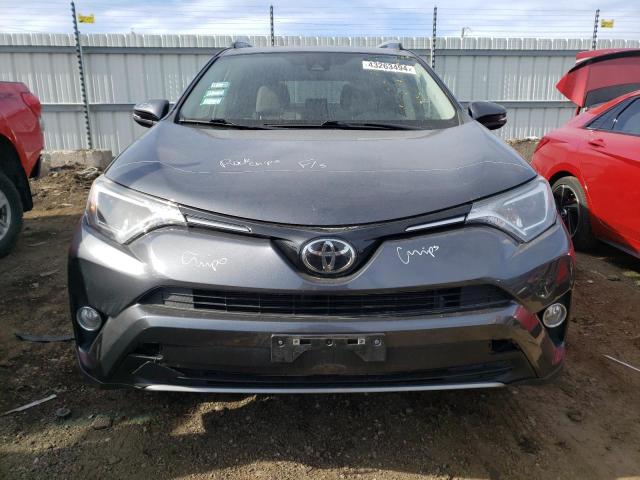 Photo 4 VIN: JTMRFREV2HD205659 - TOYOTA RAV4 