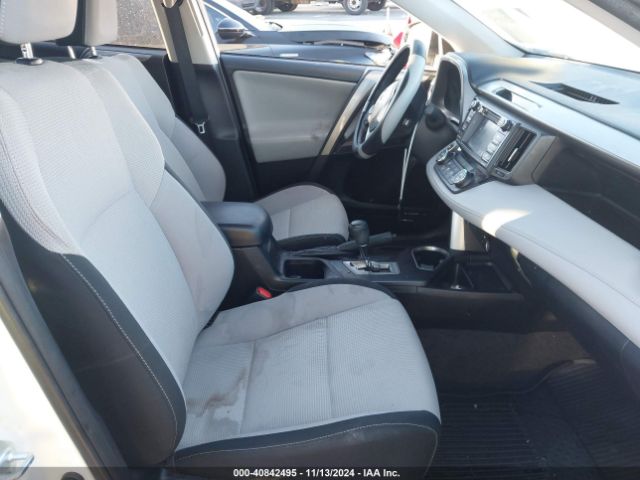 Photo 4 VIN: JTMRFREV2JJ246879 - TOYOTA RAV4 