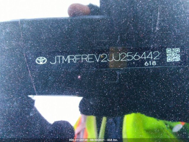 Photo 8 VIN: JTMRFREV2JJ256442 - TOYOTA RAV4 