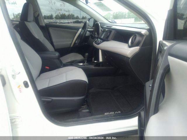 Photo 4 VIN: JTMRFREV2JJ736738 - TOYOTA RAV4 