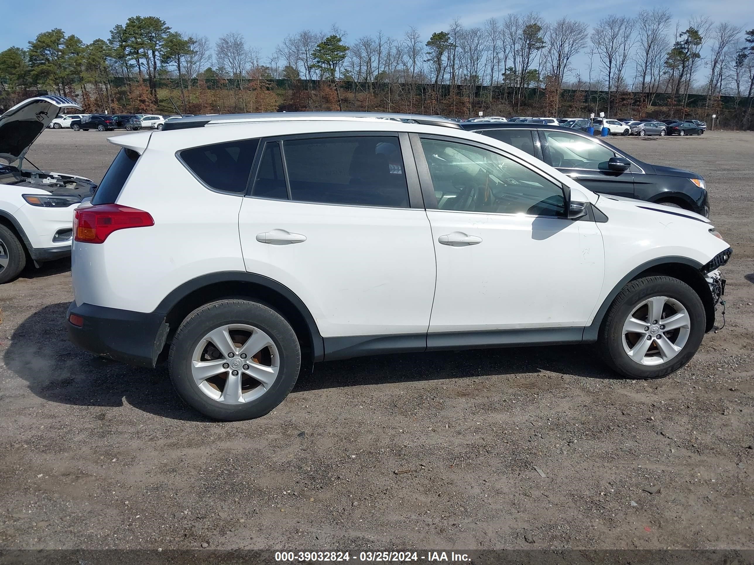 Photo 12 VIN: JTMRFREV3D5001666 - TOYOTA RAV 4 