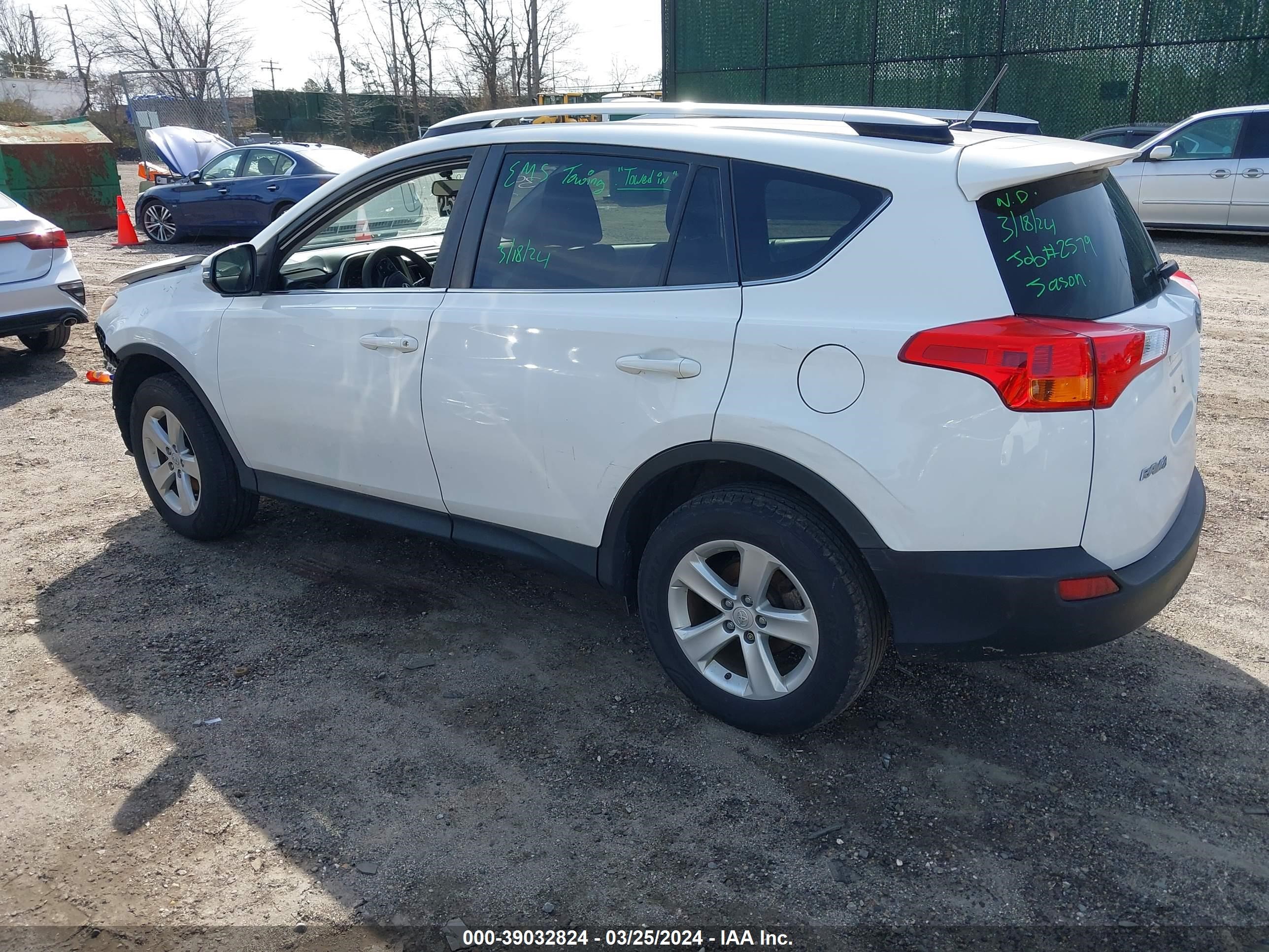 Photo 2 VIN: JTMRFREV3D5001666 - TOYOTA RAV 4 