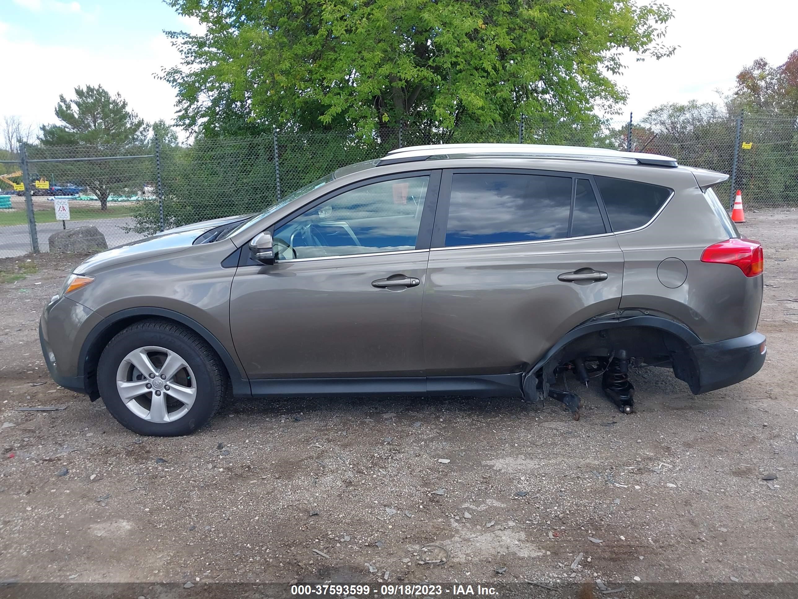 Photo 13 VIN: JTMRFREV3ED077315 - TOYOTA RAV 4 