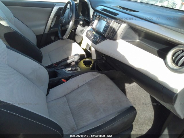 Photo 4 VIN: JTMRFREV3HJ157445 - TOYOTA RAV4 