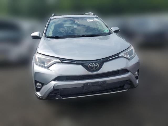 Photo 4 VIN: JTMRFREV3JD239826 - TOYOTA RAV4 