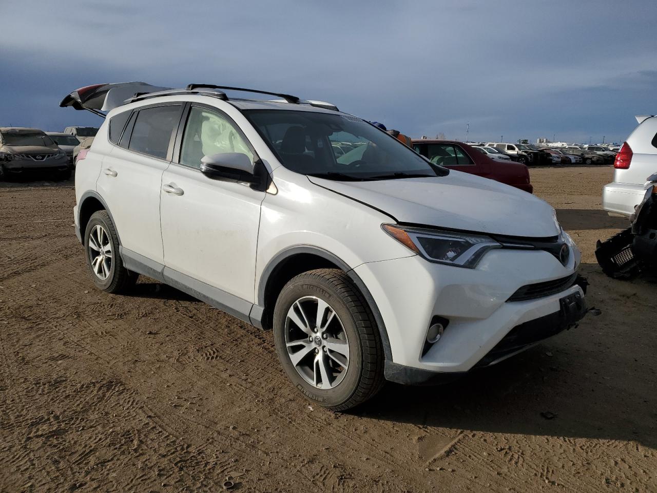 Photo 3 VIN: JTMRFREV3JJ195313 - TOYOTA RAV 4 