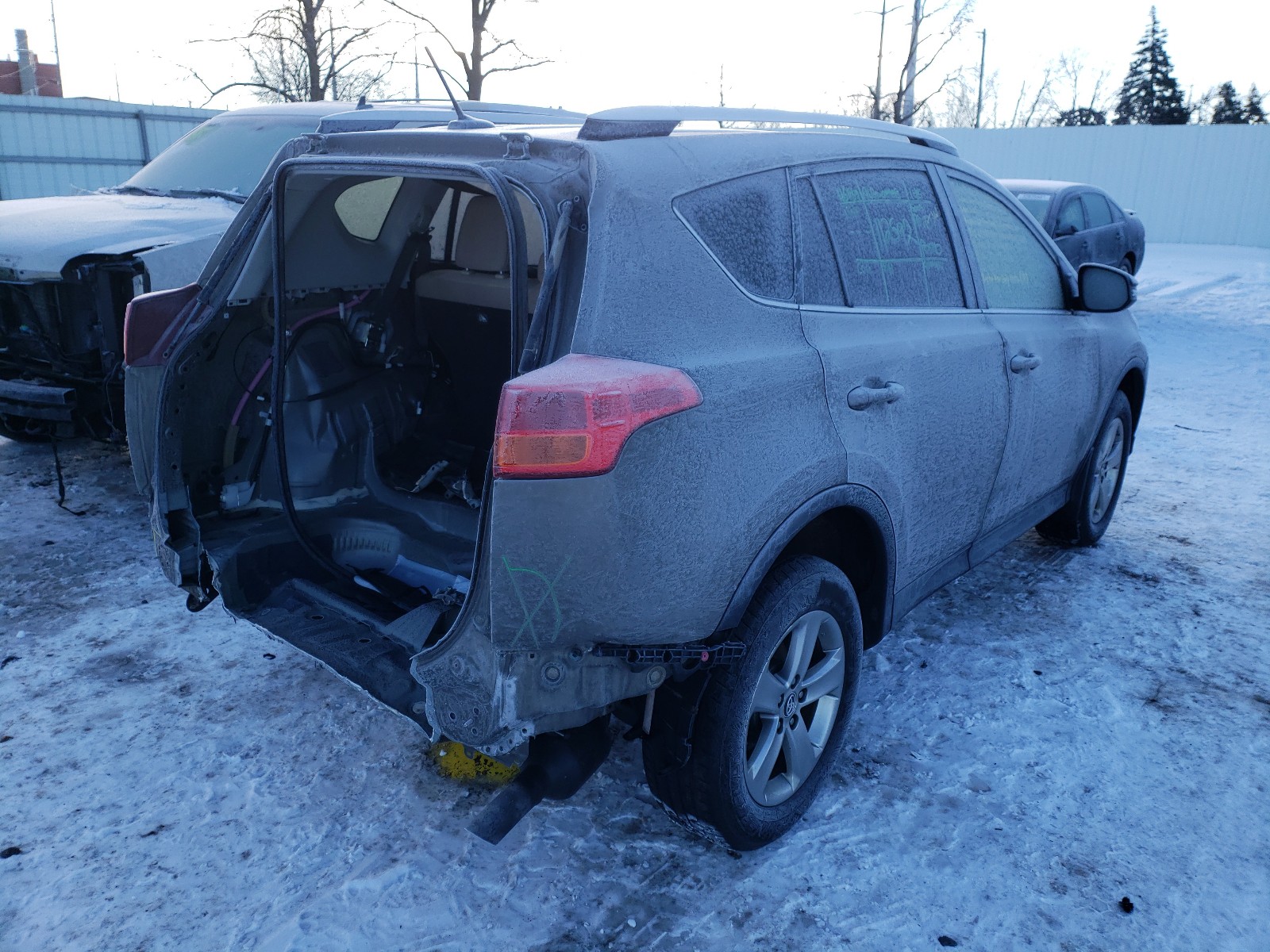 Photo 3 VIN: JTMRFREV4FD103115 - TOYOTA RAV4 XLE 