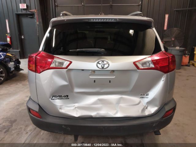 Photo 5 VIN: JTMRFREV4FJ037389 - TOYOTA RAV4 