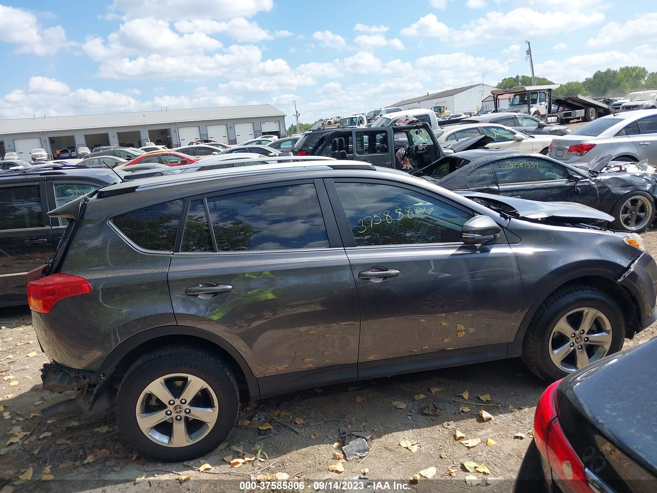 Photo 13 VIN: JTMRFREV5FJ040642 - TOYOTA RAV 4 