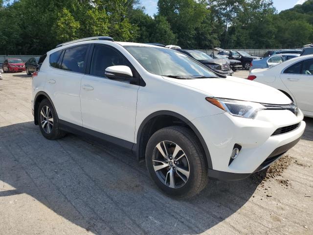 Photo 3 VIN: JTMRFREV5HJ132062 - TOYOTA RAV4 XLE 