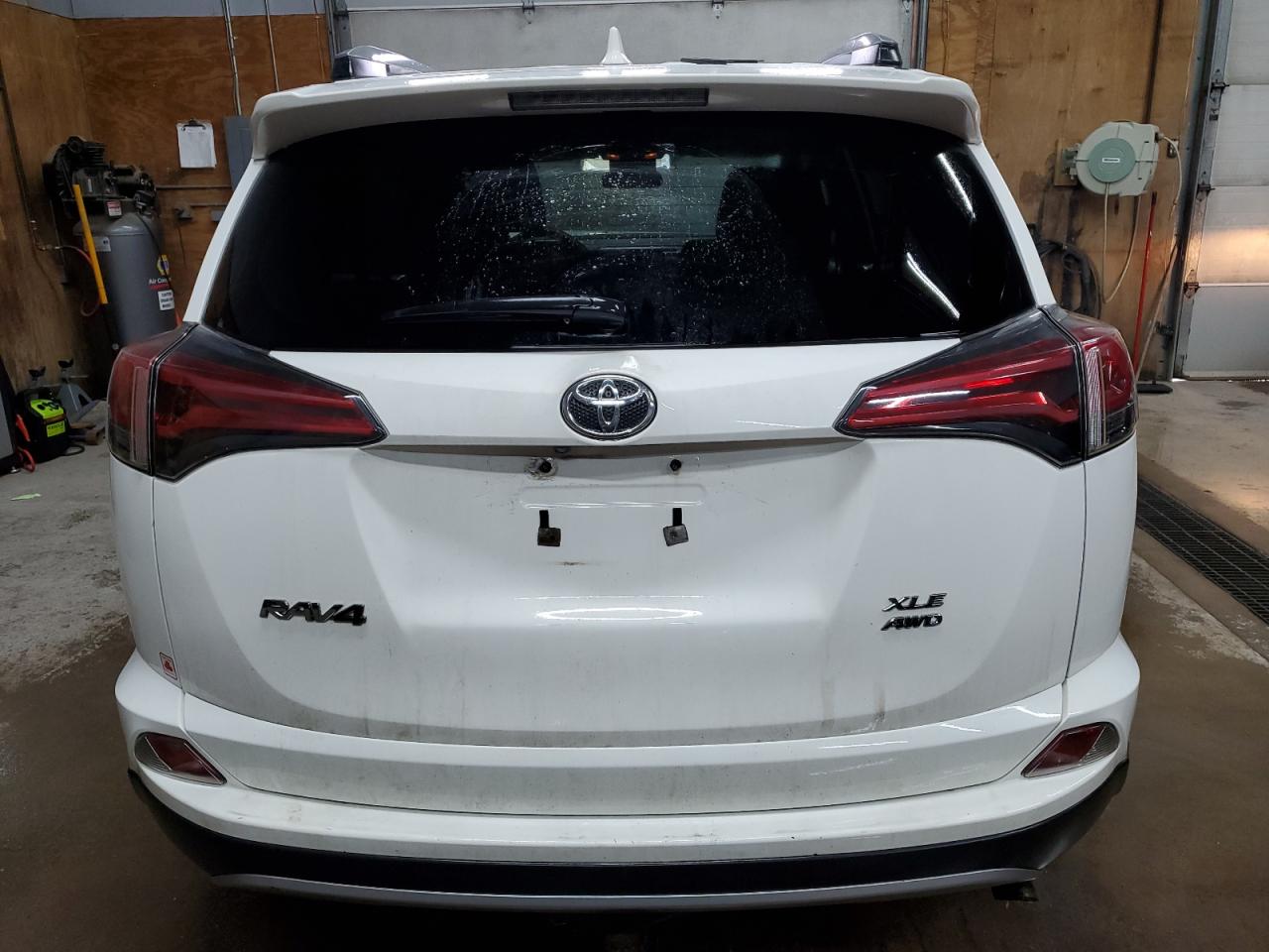 Photo 5 VIN: JTMRFREV5HJ174215 - TOYOTA RAV 4 