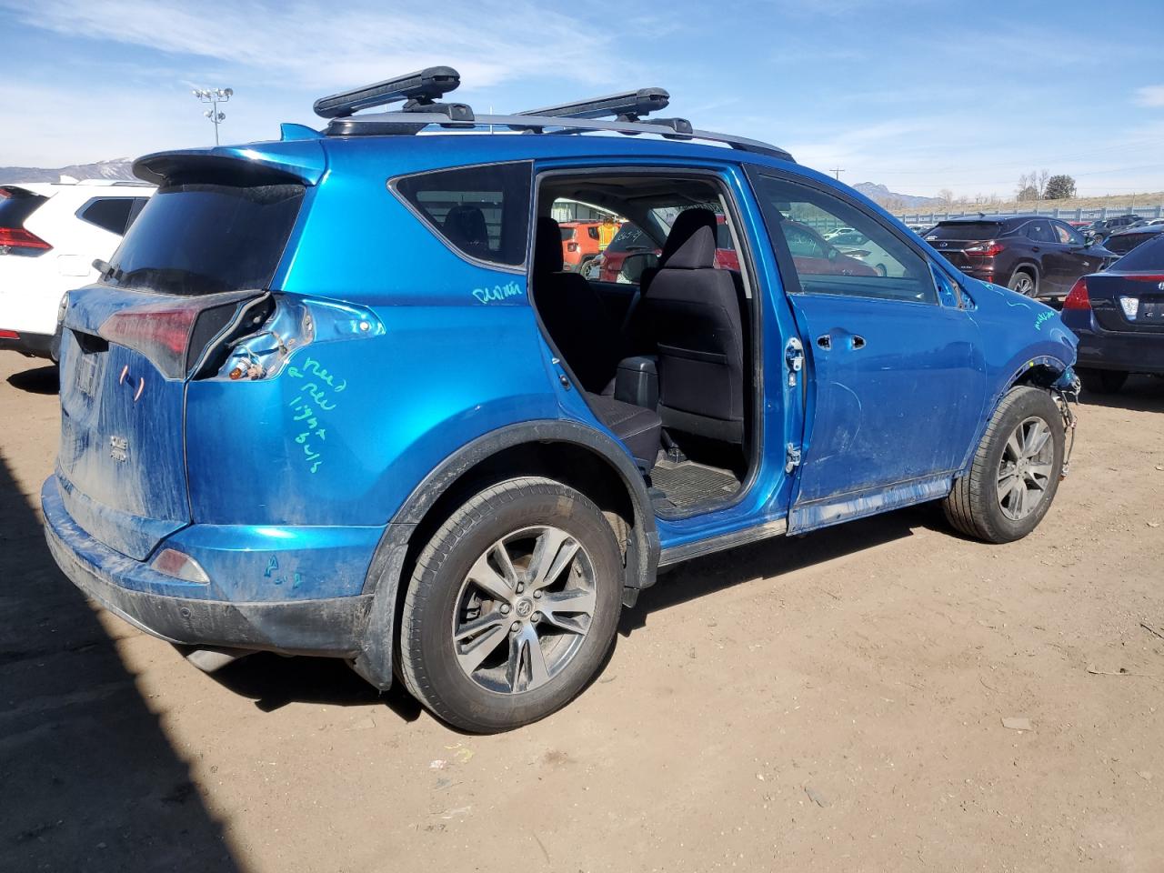 Photo 2 VIN: JTMRFREV6JJ723457 - TOYOTA RAV 4 