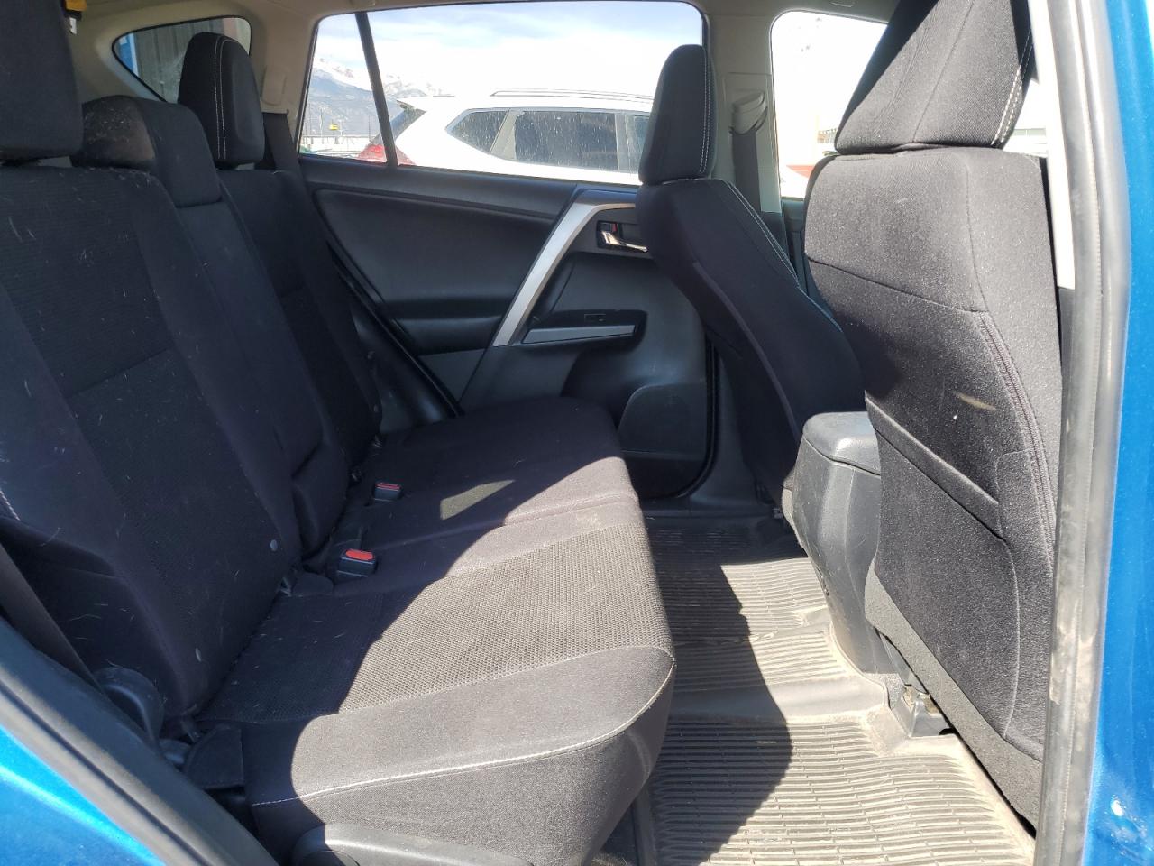 Photo 9 VIN: JTMRFREV6JJ723457 - TOYOTA RAV 4 