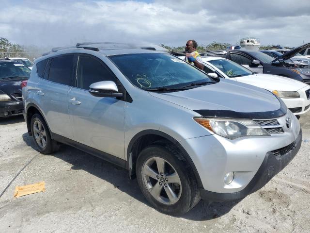 Photo 3 VIN: JTMRFREV7FJ040304 - TOYOTA RAV4 XLE 