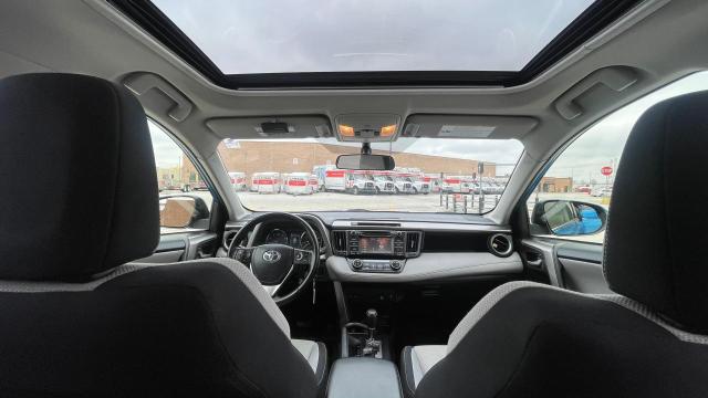 Photo 8 VIN: JTMRFREV7GJ102110 - TOYOTA RAV4 