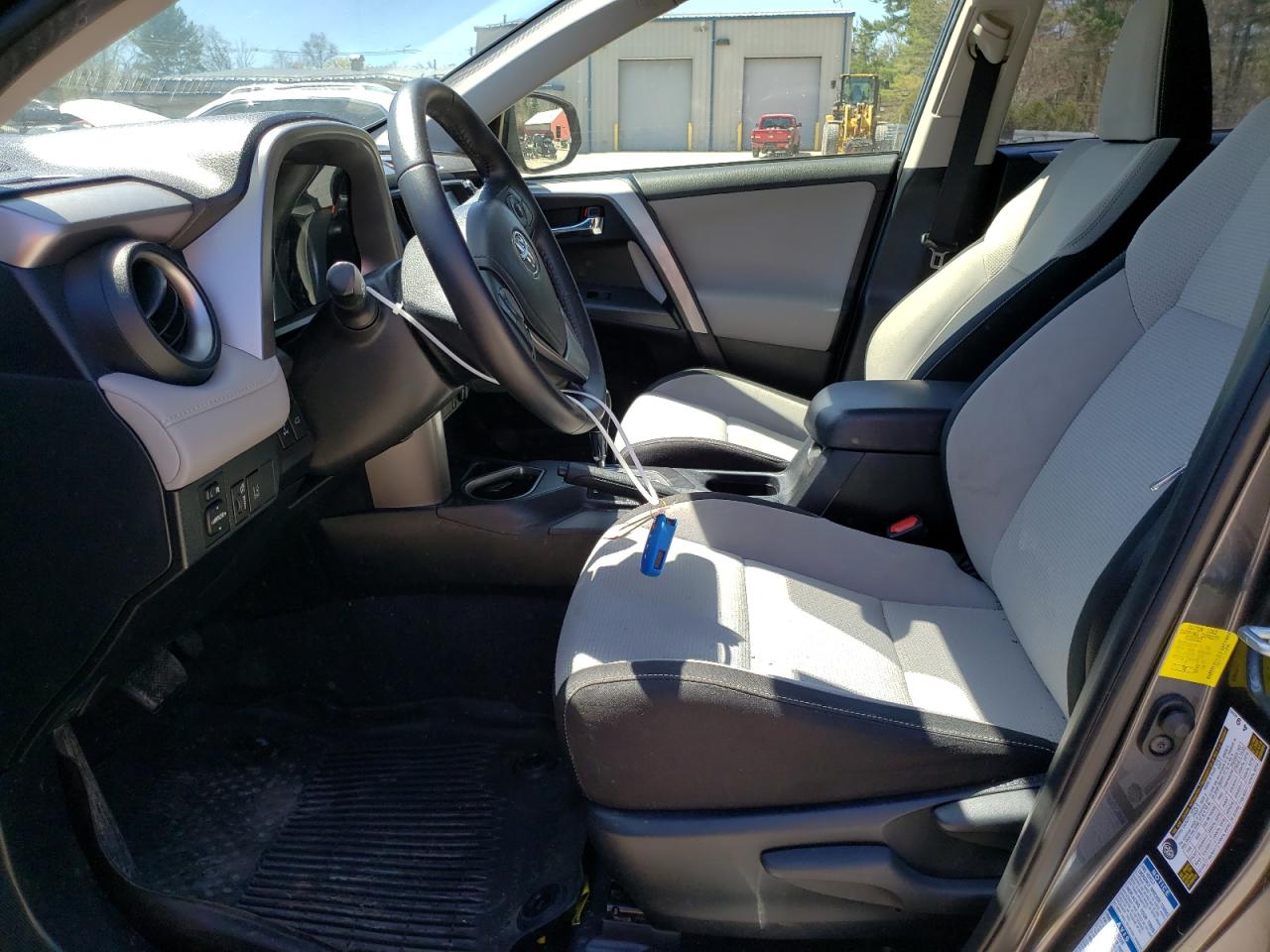 Photo 6 VIN: JTMRFREV7HJ139109 - TOYOTA RAV 4 