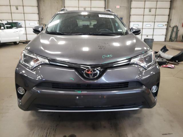 Photo 4 VIN: JTMRFREV7HJ700134 - TOYOTA RAV4 XLE 