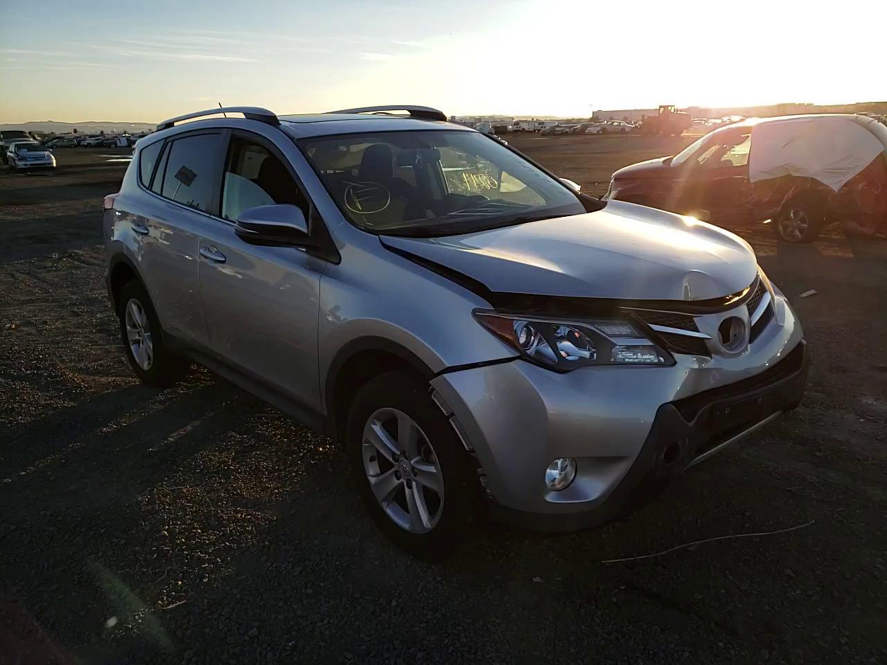 Photo 10 VIN: JTMRFREV8ED094675 - TOYOTA RAV4 XLE 