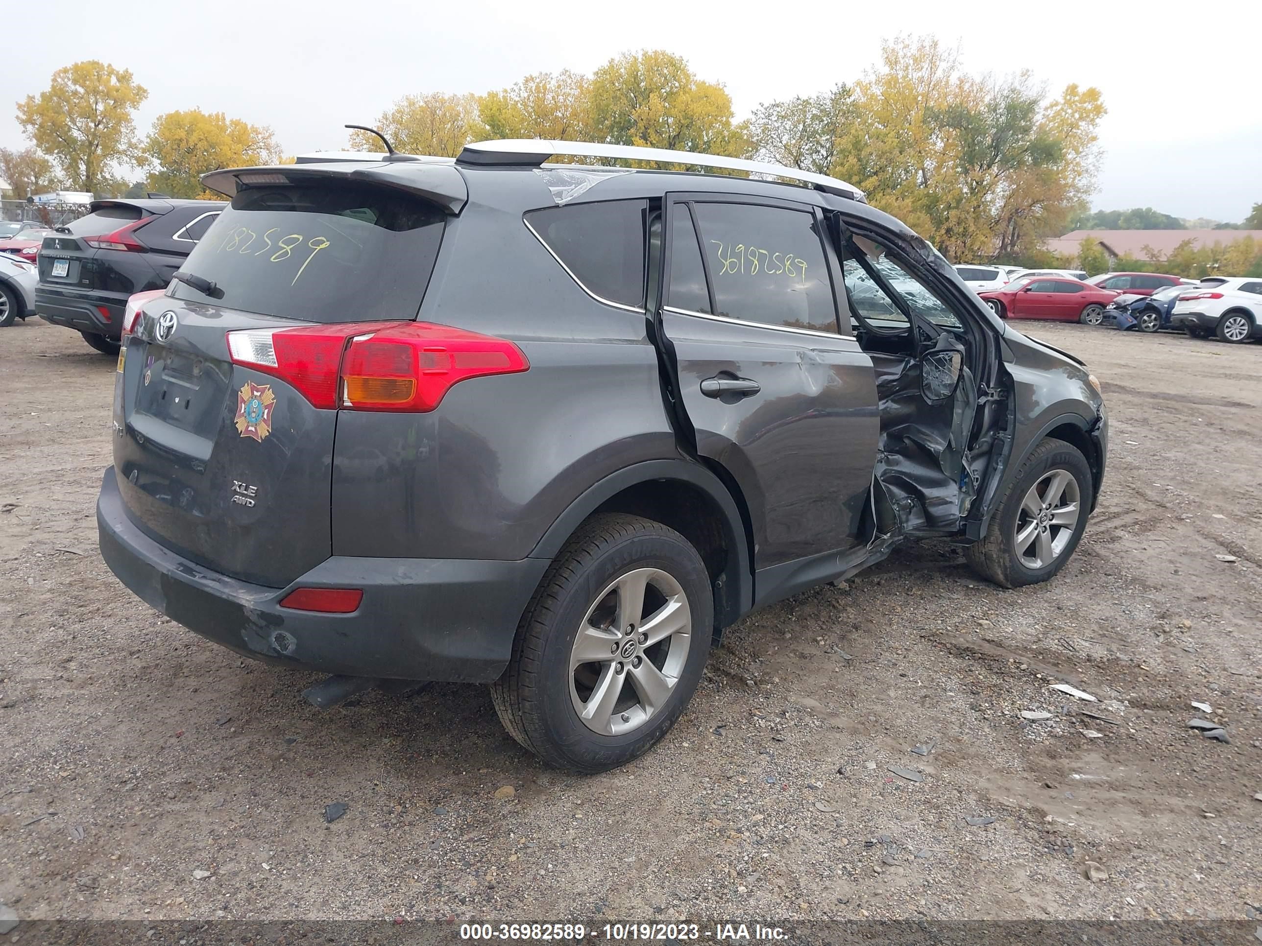 Photo 3 VIN: JTMRFREV8FD134254 - TOYOTA RAV 4 