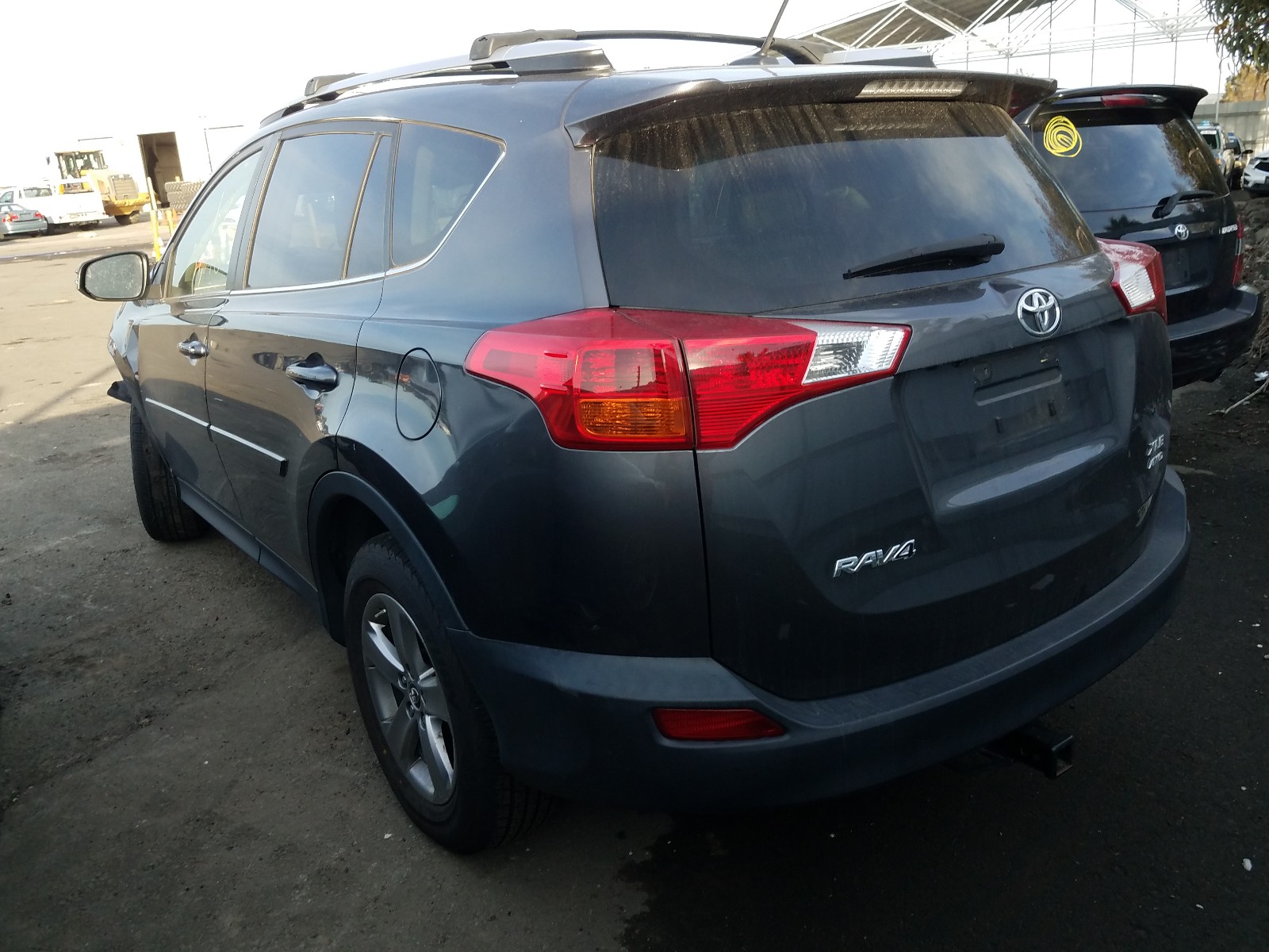 Photo 2 VIN: JTMRFREV8FJ030767 - TOYOTA RAV4 XLE 