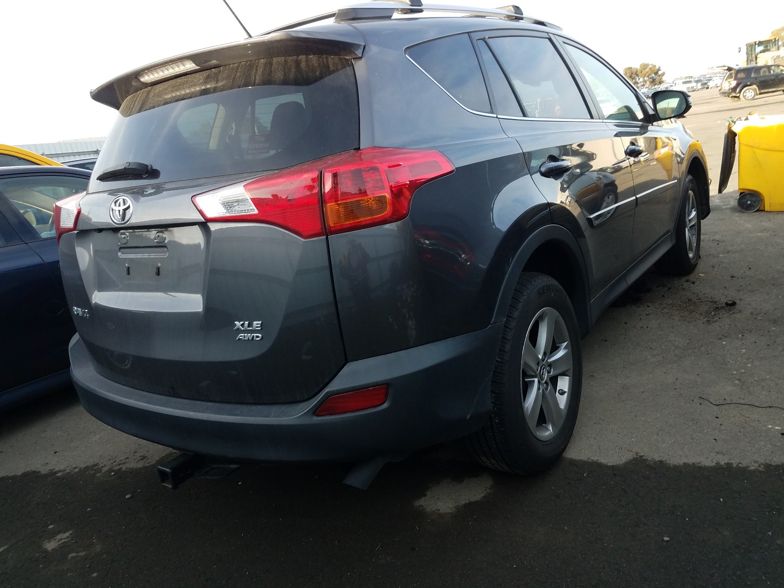 Photo 3 VIN: JTMRFREV8FJ030767 - TOYOTA RAV4 XLE 