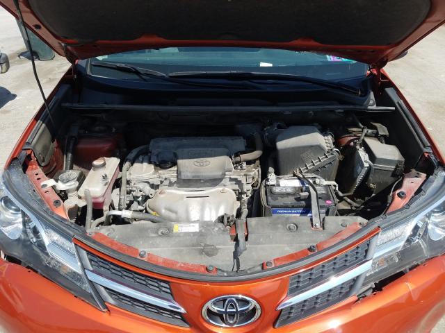 Photo 6 VIN: JTMRFREV8FJ040294 - TOYOTA RAV4 XLE 