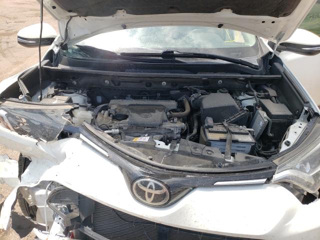 Photo 6 VIN: JTMRFREV8HJ117717 - TOYOTA RAV4 XLE 