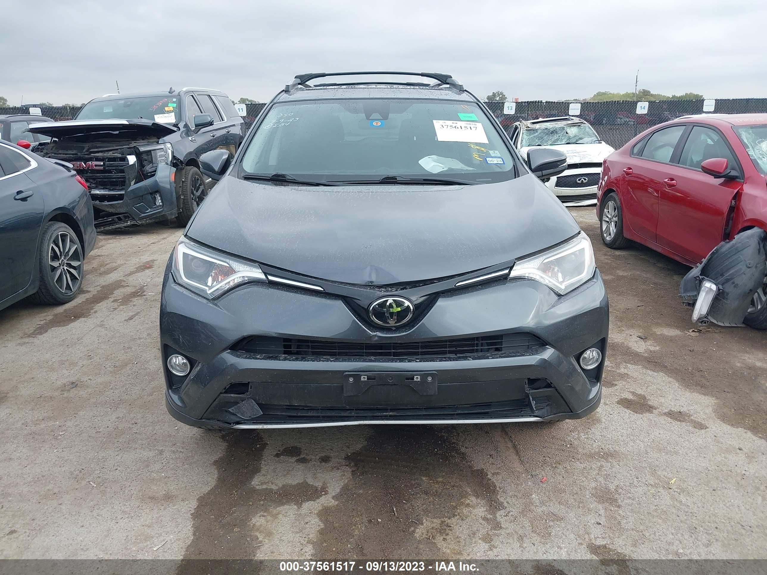 Photo 11 VIN: JTMRFREV8JD230636 - TOYOTA RAV 4 