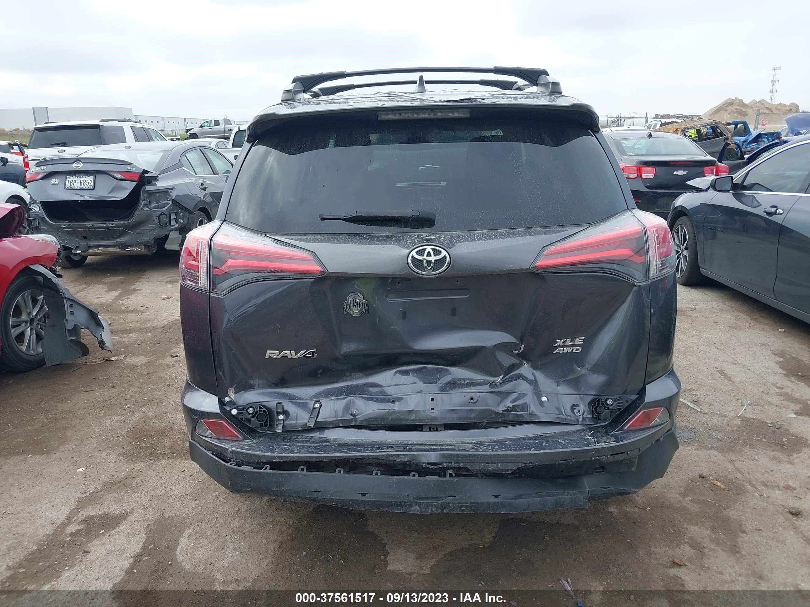 Photo 15 VIN: JTMRFREV8JD230636 - TOYOTA RAV 4 