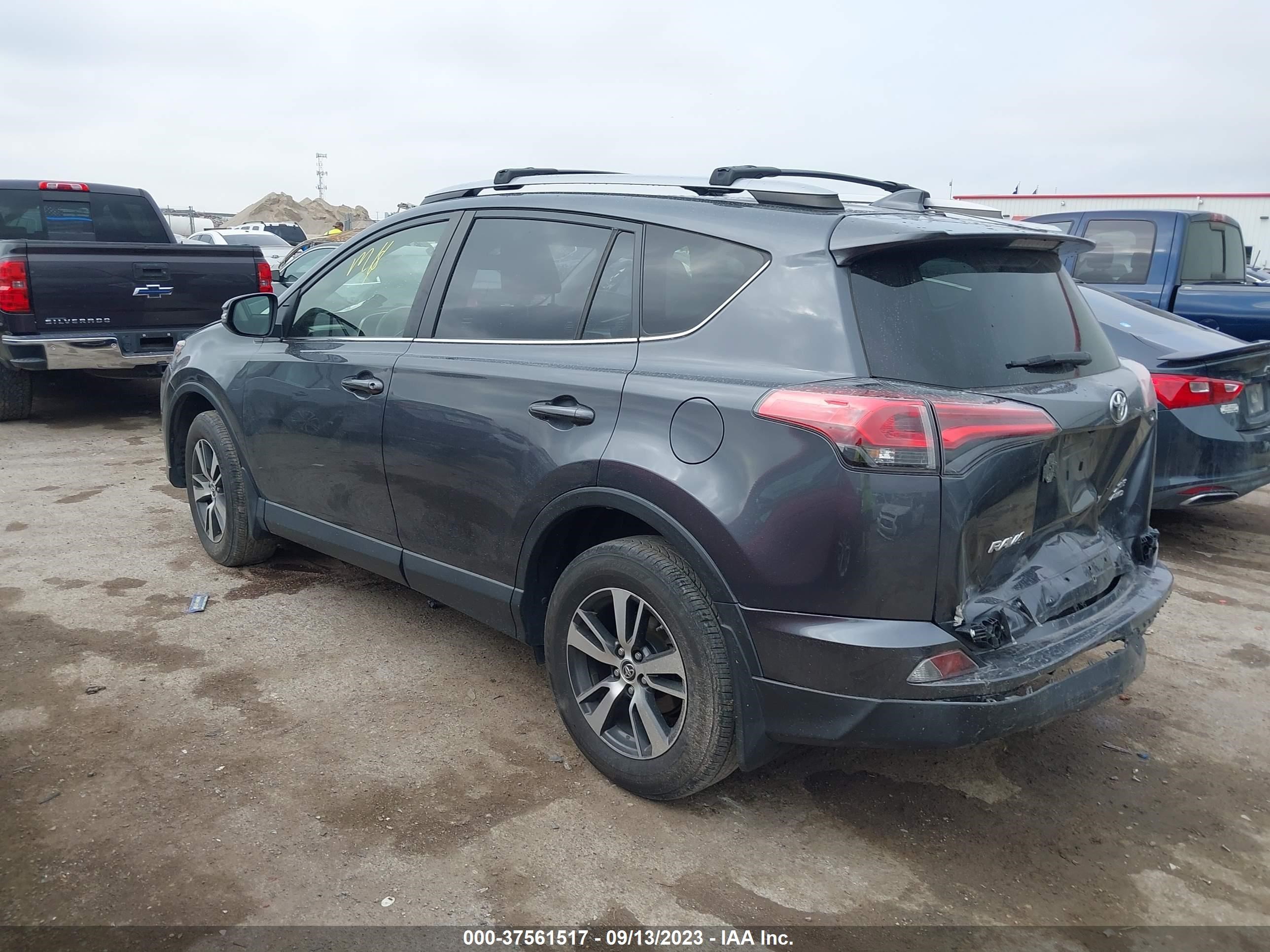 Photo 2 VIN: JTMRFREV8JD230636 - TOYOTA RAV 4 