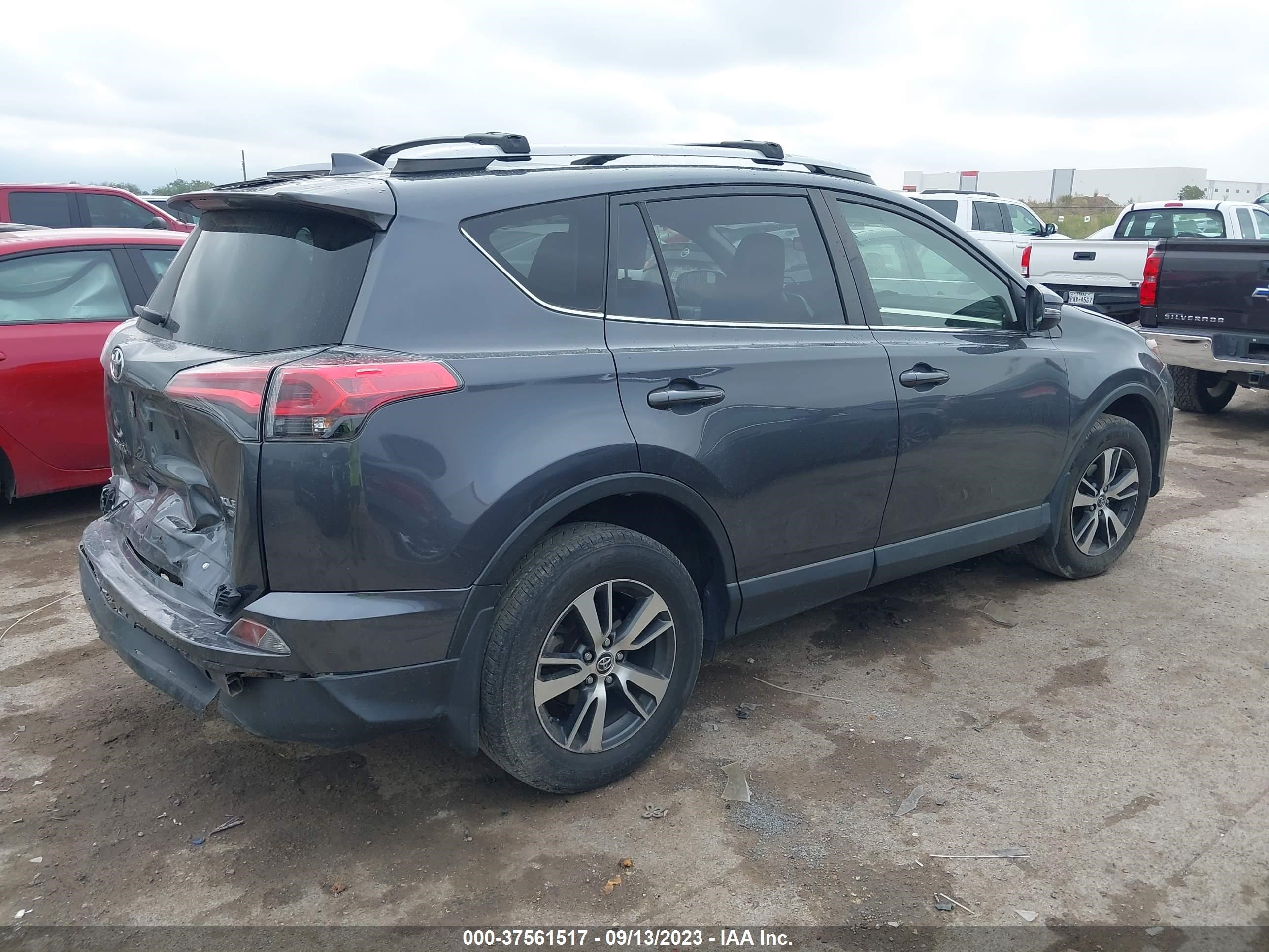 Photo 3 VIN: JTMRFREV8JD230636 - TOYOTA RAV 4 