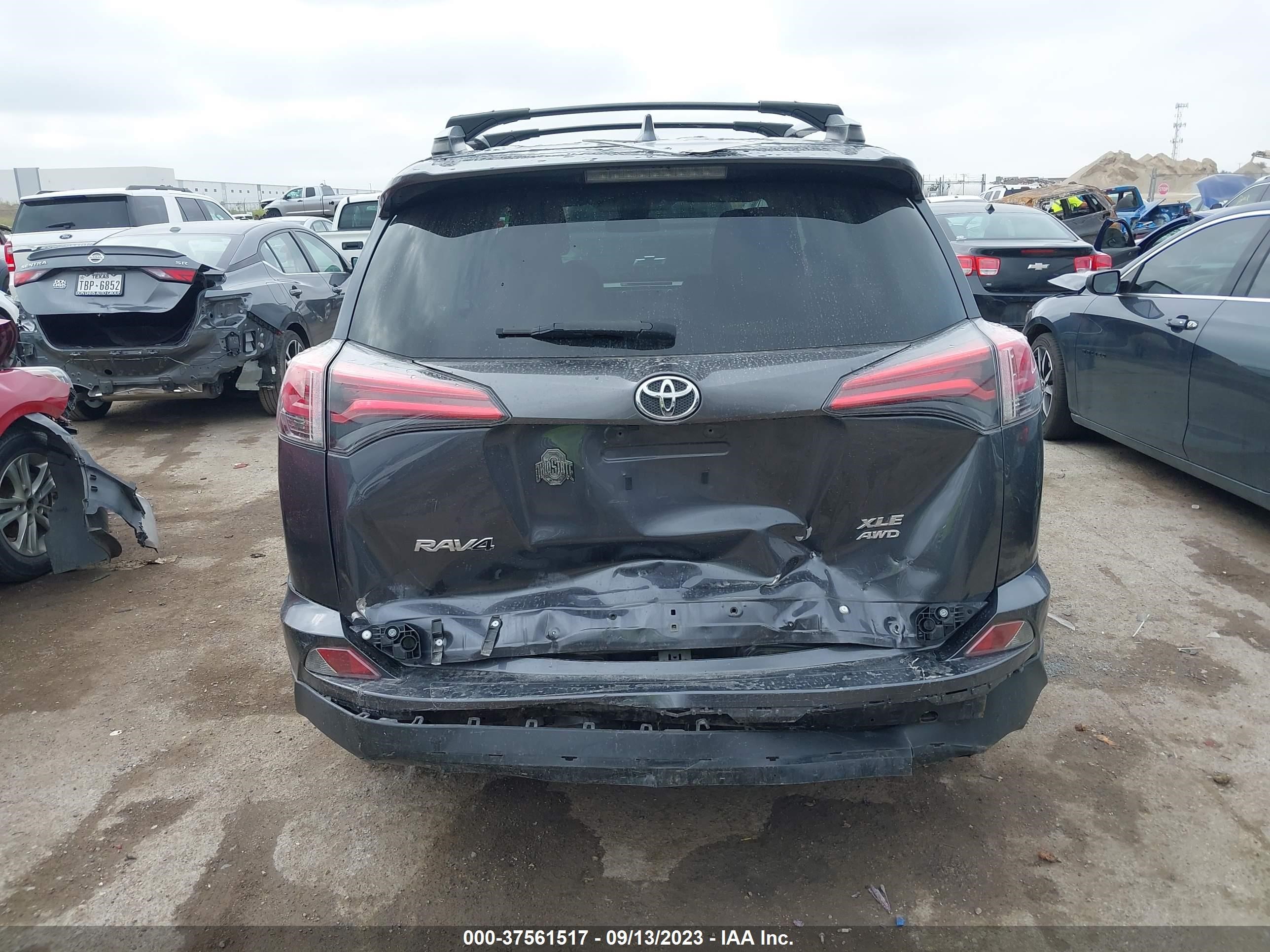 Photo 5 VIN: JTMRFREV8JD230636 - TOYOTA RAV 4 