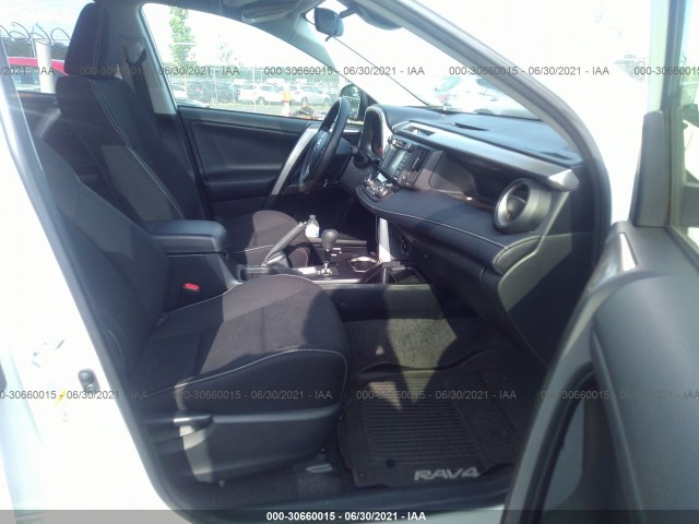 Photo 4 VIN: JTMRFREV8JJ735402 - TOYOTA RAV4 