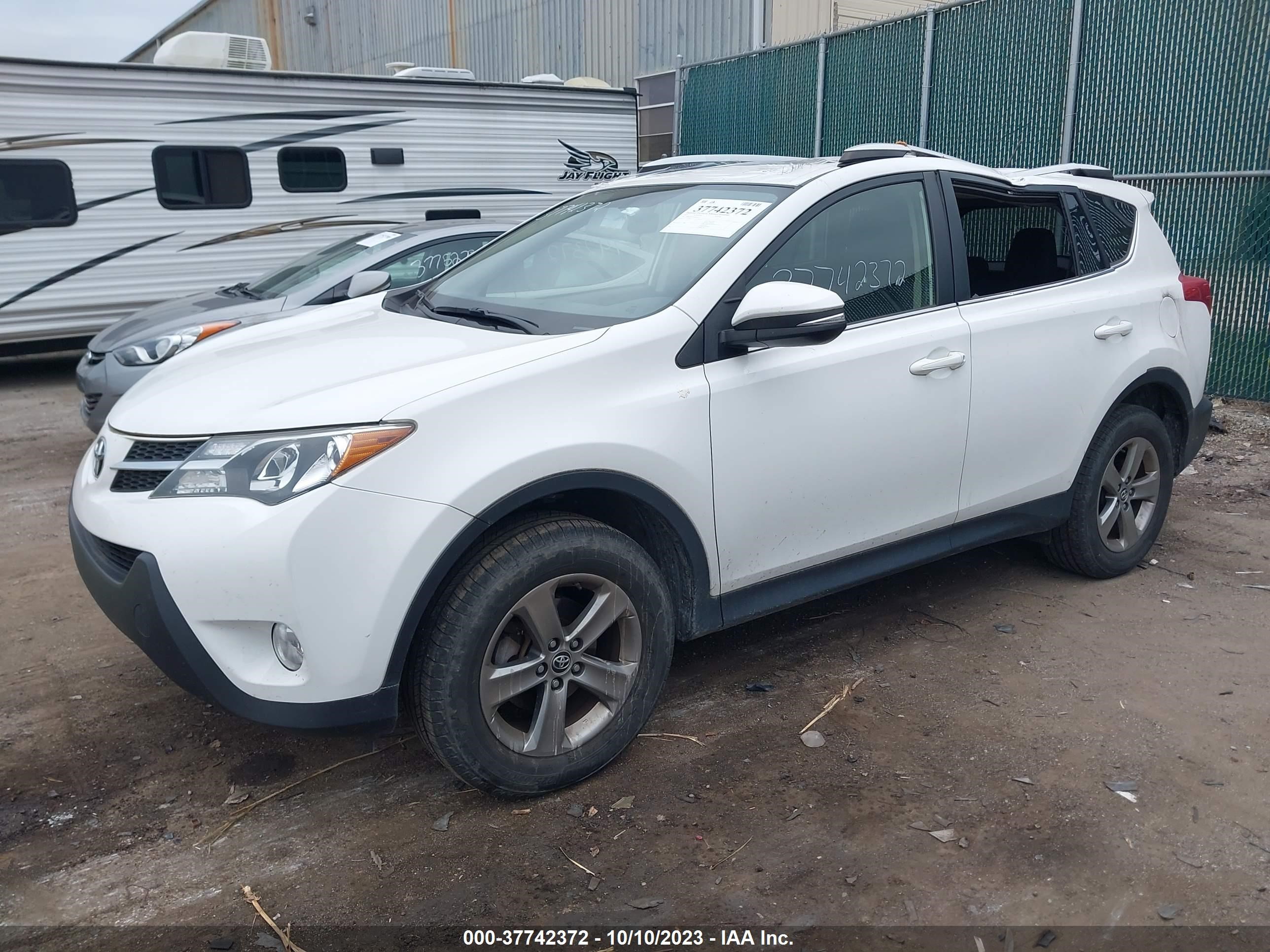 Photo 1 VIN: JTMRFREV9FD156117 - TOYOTA RAV 4 