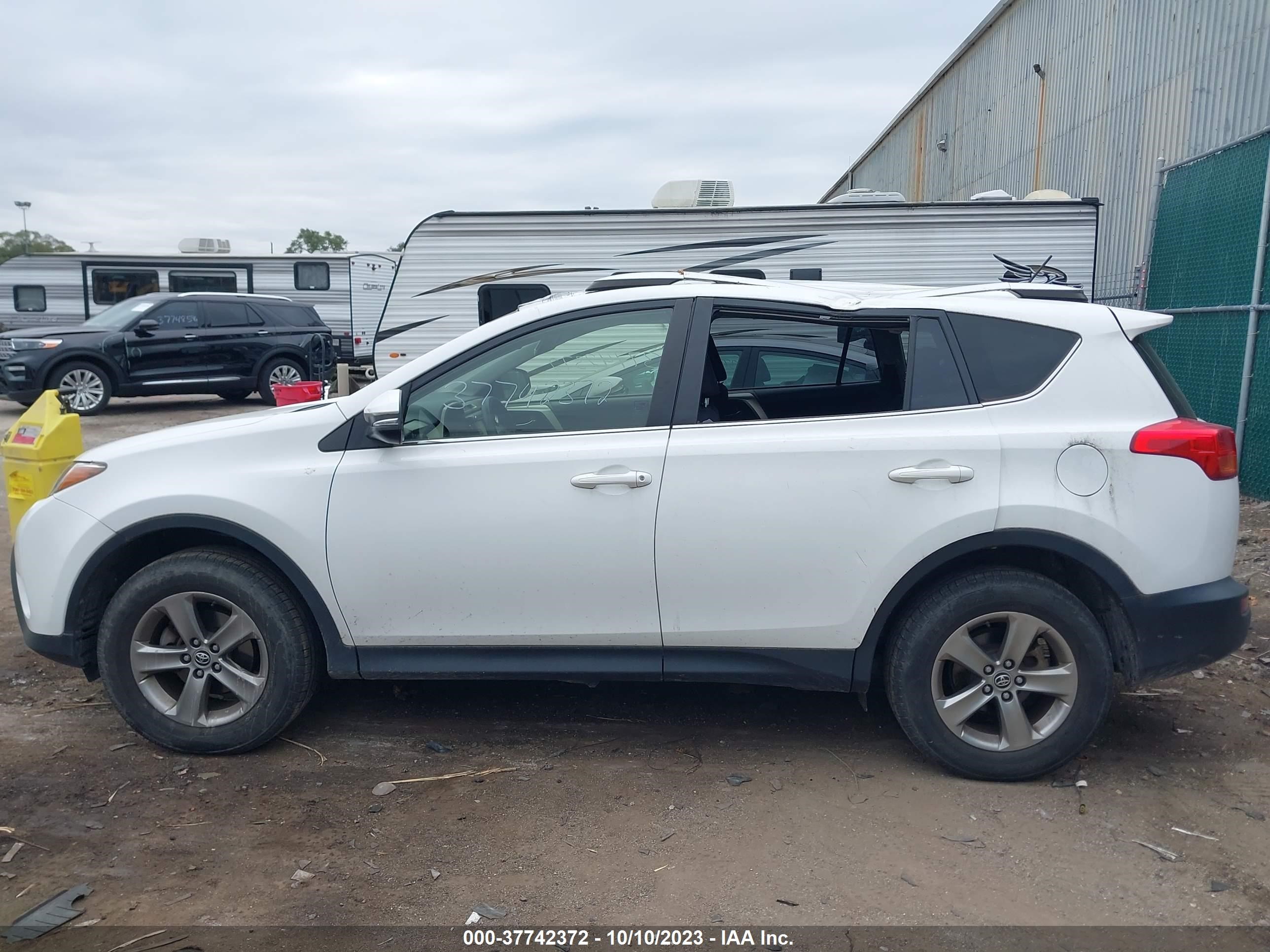 Photo 13 VIN: JTMRFREV9FD156117 - TOYOTA RAV 4 