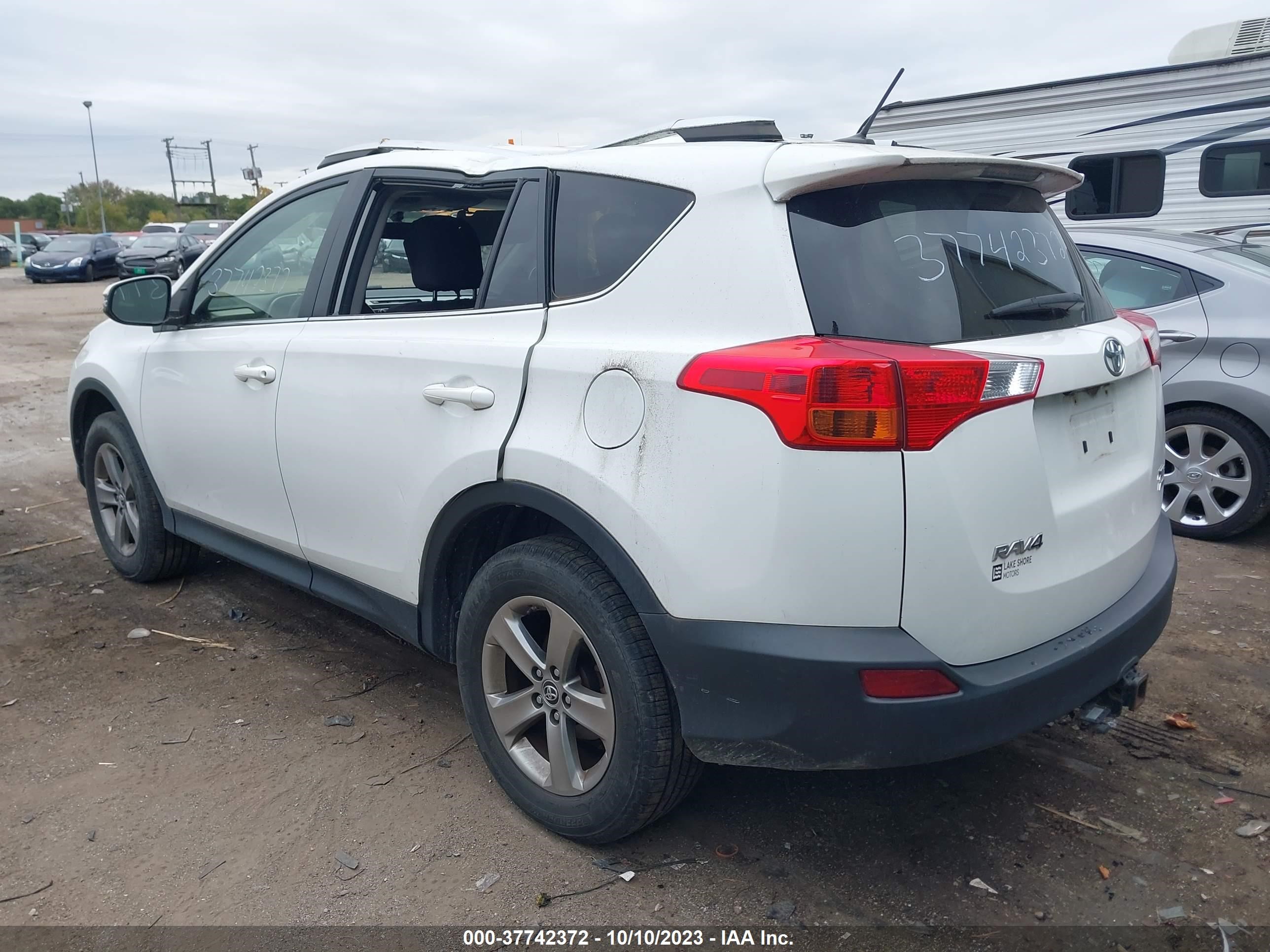 Photo 2 VIN: JTMRFREV9FD156117 - TOYOTA RAV 4 