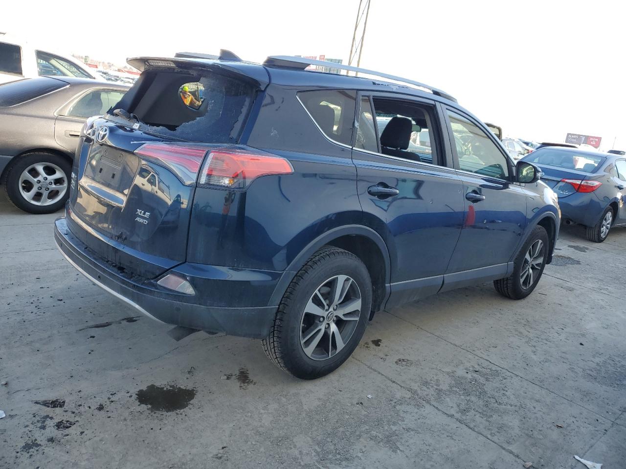 Photo 2 VIN: JTMRFREV9JJ181349 - TOYOTA RAV 4 