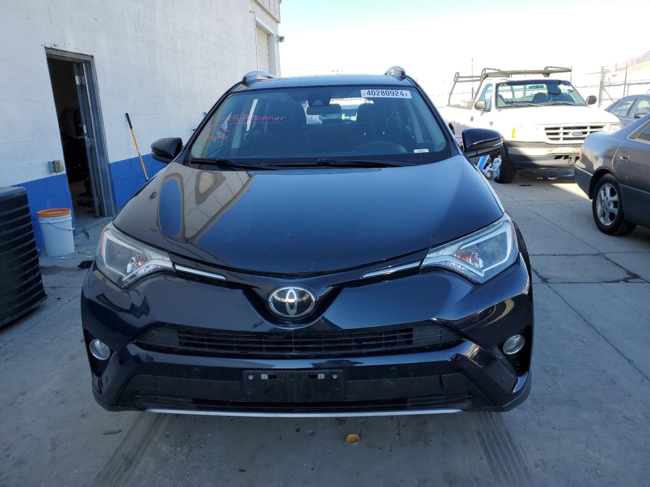 Photo 4 VIN: JTMRFREV9JJ181349 - TOYOTA RAV 4 