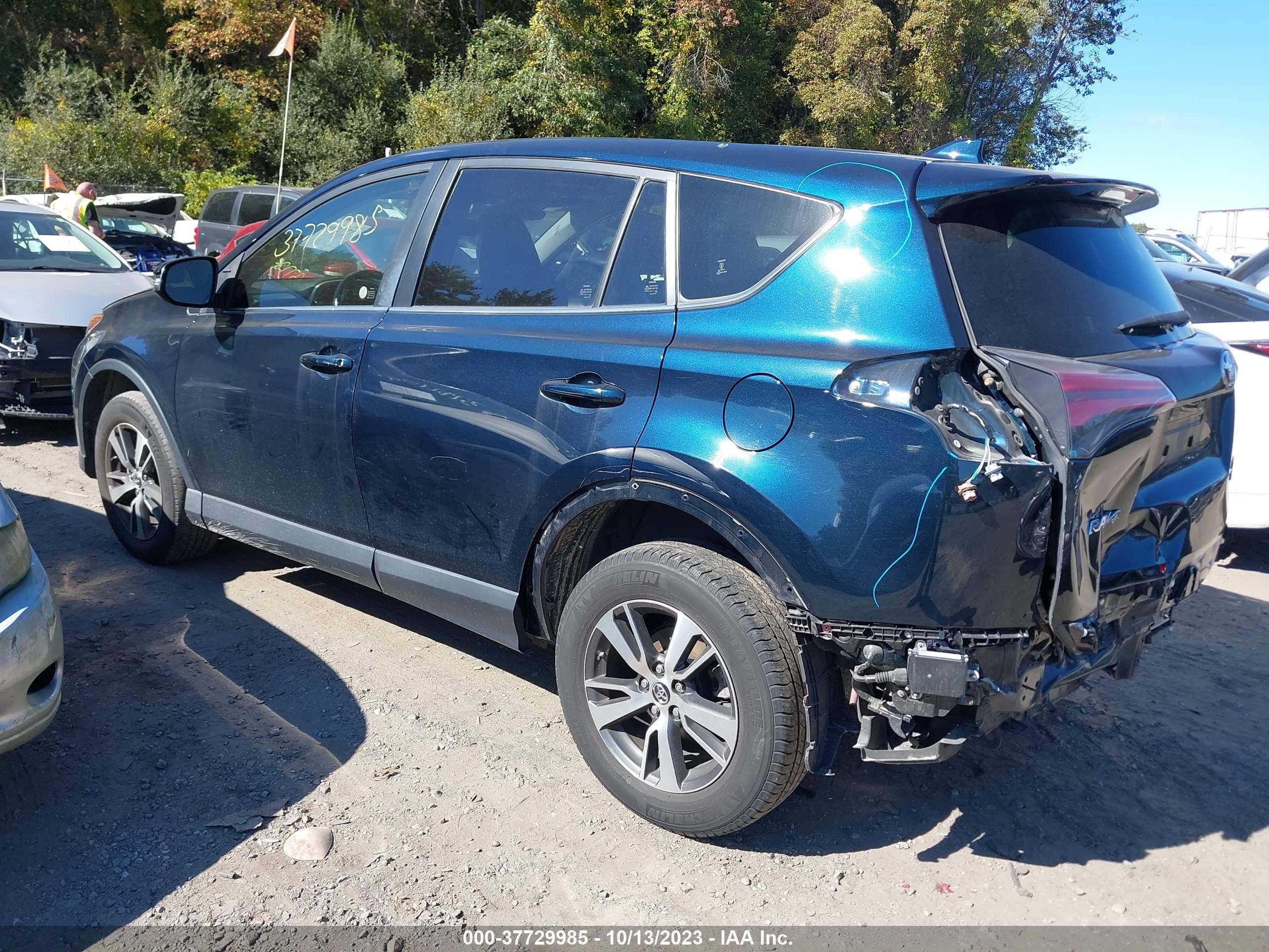 Photo 2 VIN: JTMRFREV9JJ220893 - TOYOTA RAV 4 