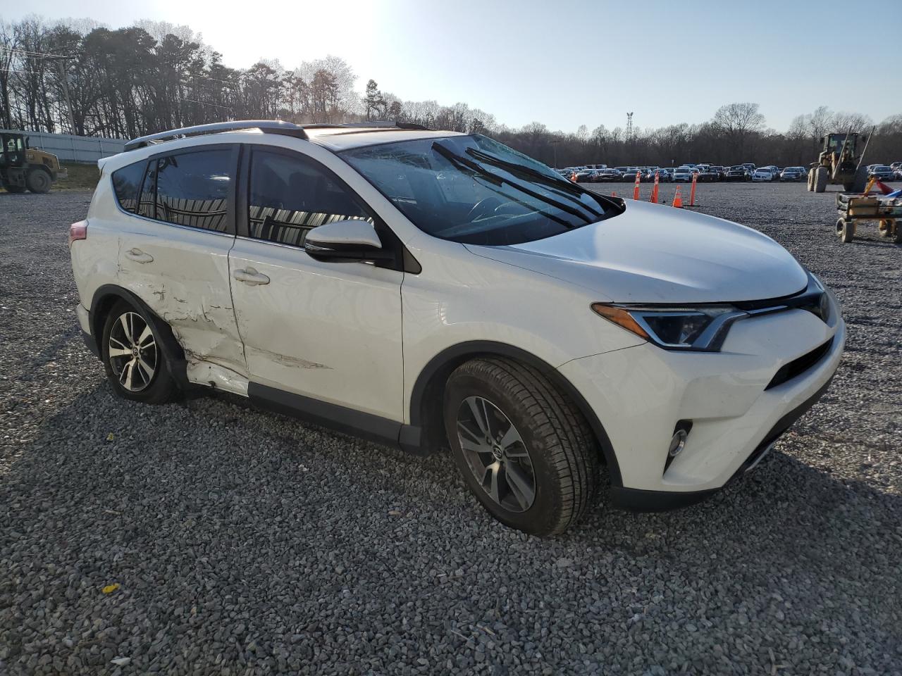 Photo 3 VIN: JTMRFREV9JJ735229 - TOYOTA RAV 4 