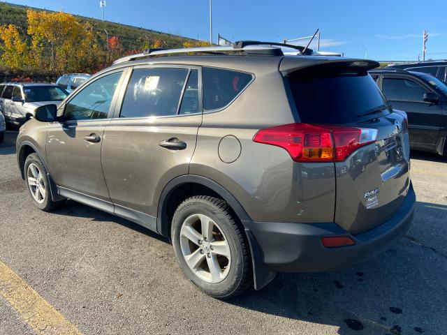 Photo 2 VIN: JTMRFREVXDD021452 - TOYOTA RAV4 XLE 