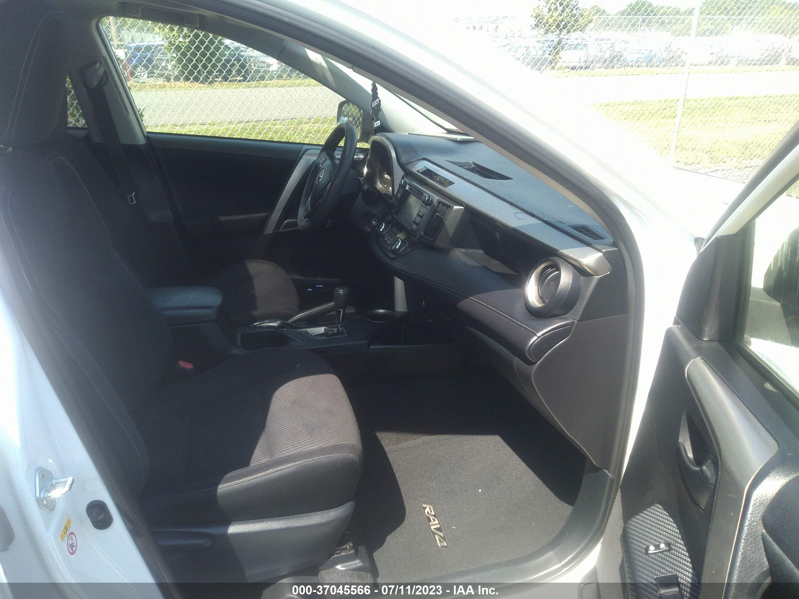 Photo 4 VIN: JTMRFREVXDD025520 - TOYOTA RAV 4 