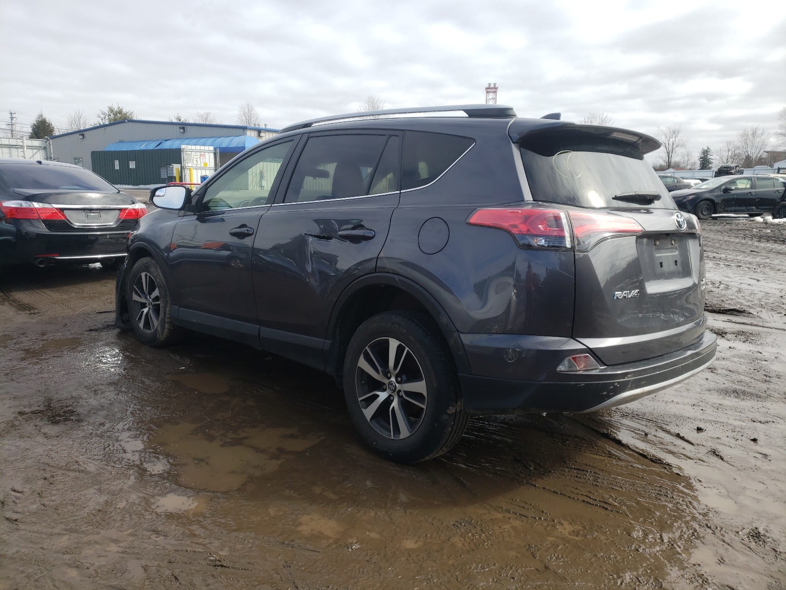 Photo 2 VIN: JTMRFREVXHJ121705 - TOYOTA RAV4 XLE 