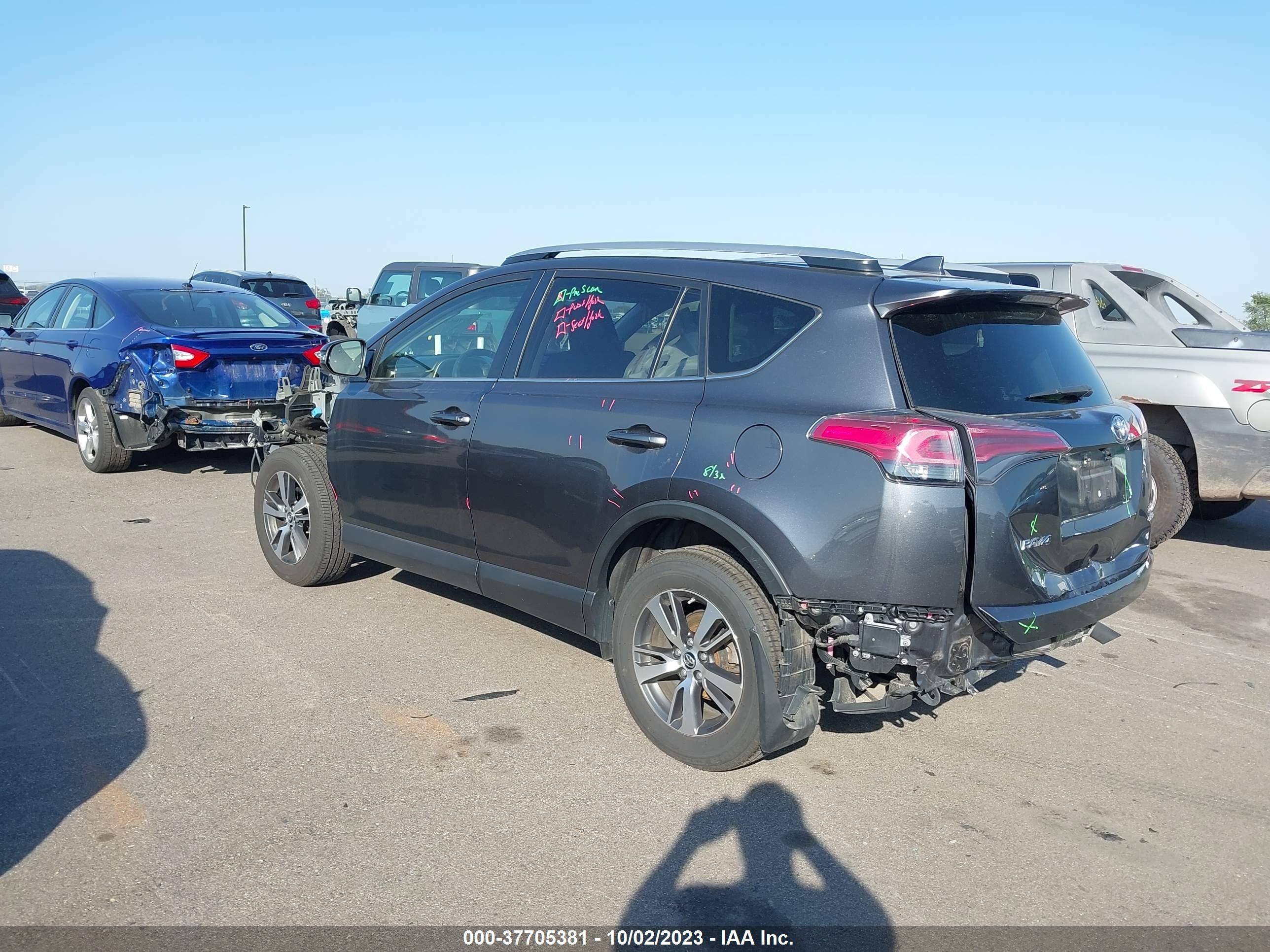 Photo 2 VIN: JTMRFREVXJD240200 - TOYOTA RAV 4 