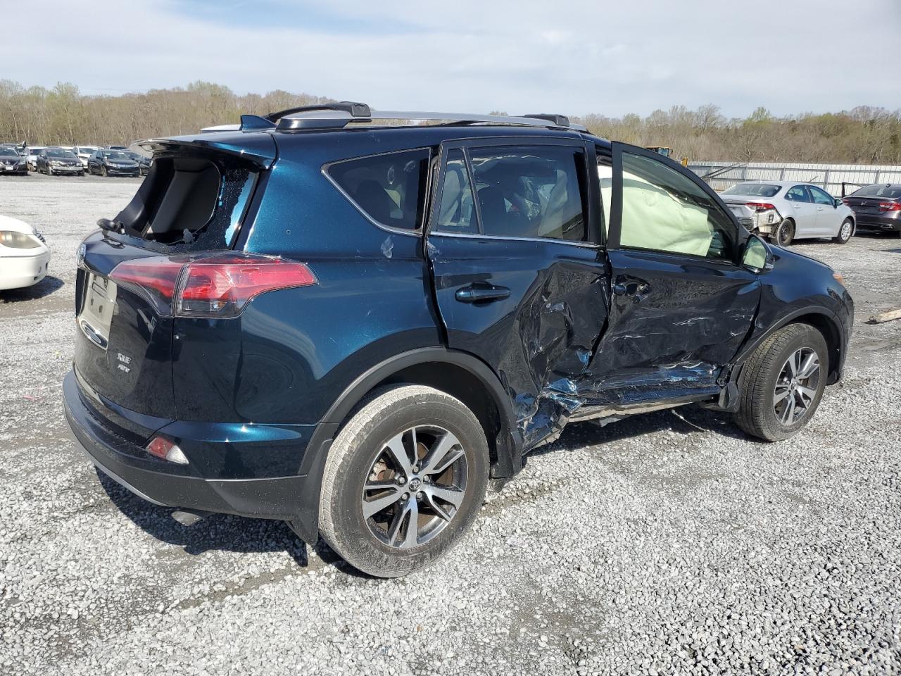 Photo 2 VIN: JTMRFREVXJJ236942 - TOYOTA RAV 4 