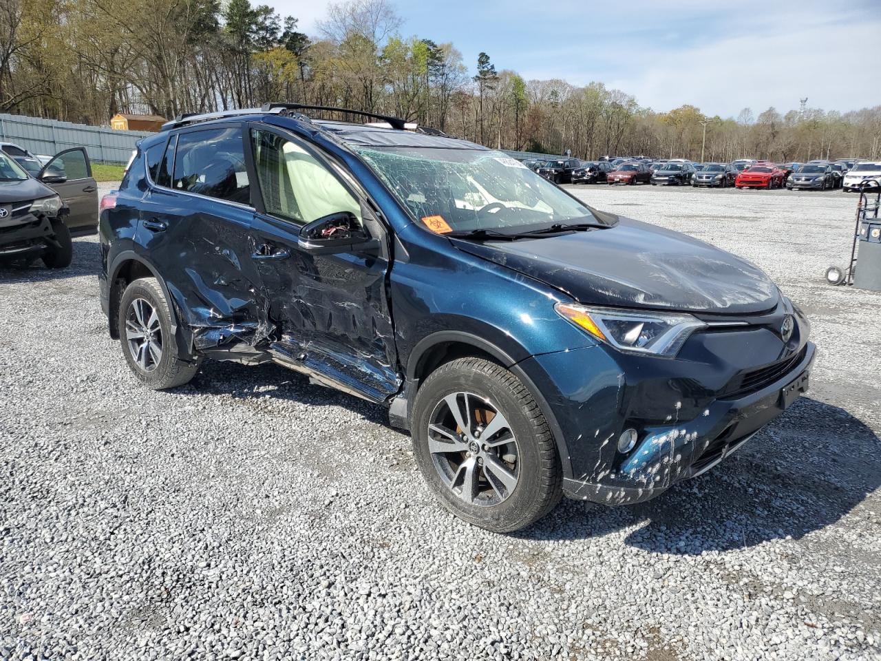 Photo 3 VIN: JTMRFREVXJJ236942 - TOYOTA RAV 4 