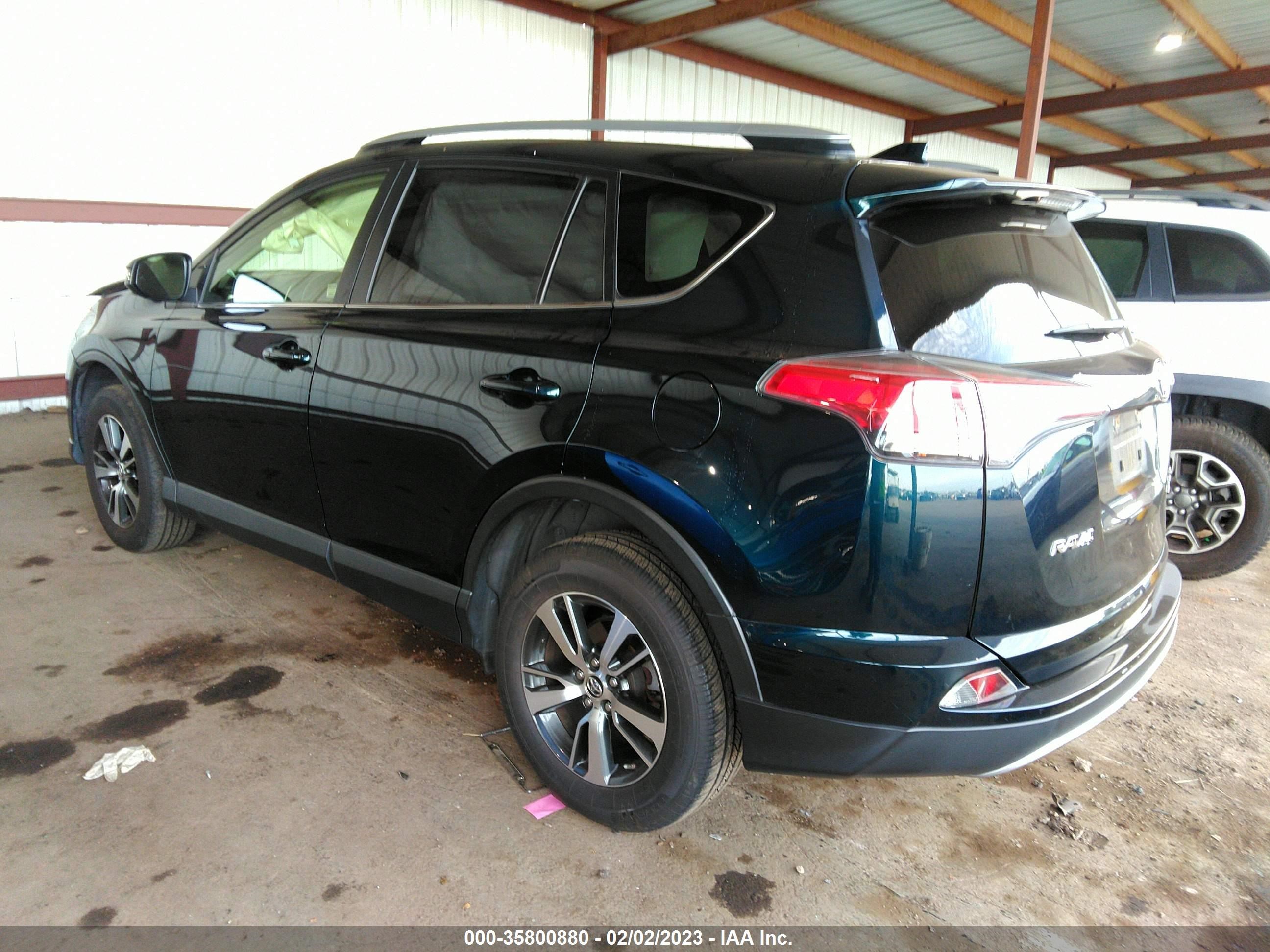 Photo 2 VIN: JTMRFREVXJJ239646 - TOYOTA RAV 4 