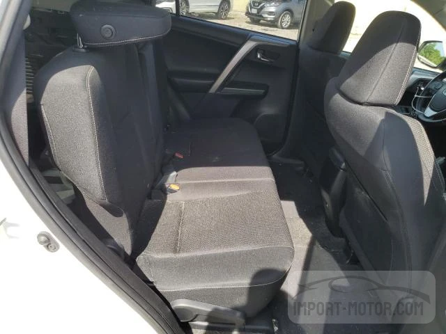 Photo 9 VIN: JTMRFREVXJJ244068 - TOYOTA RAV 4 