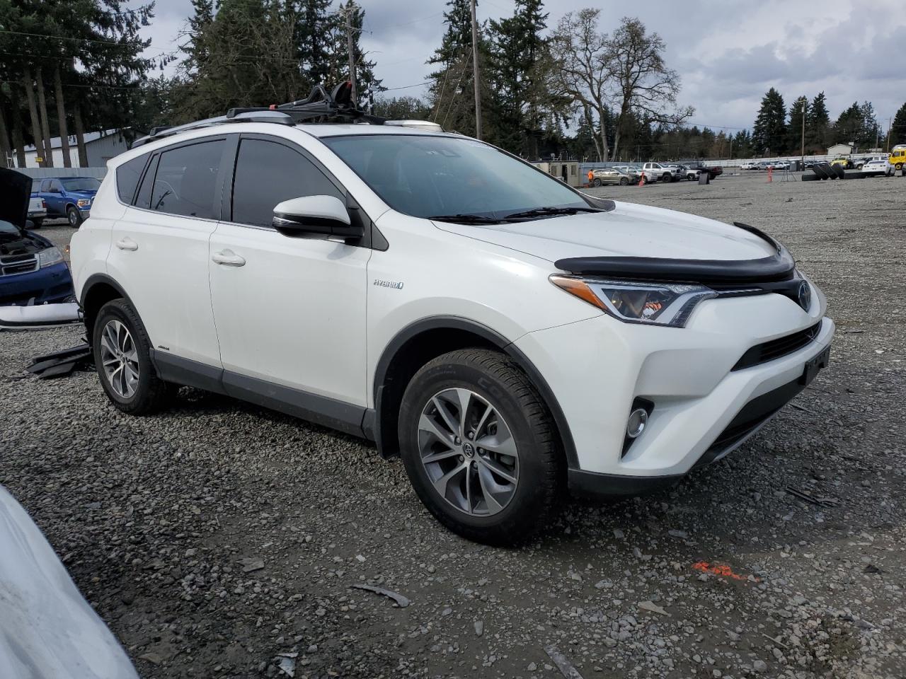 Photo 3 VIN: JTMRJREV1HD075470 - TOYOTA RAV 4 